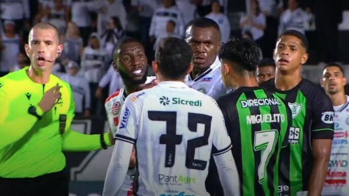 Miguelito, do América-MG, está preso por acusação de racismo