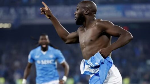 Lukaku brilha, Napoli vence e fatura título italiano em 2025