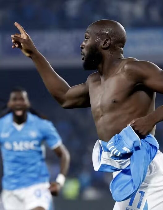 Lukaku brilha, Napoli vence e fatura título italiano em 2025