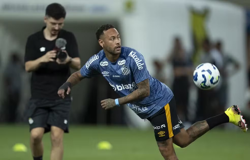 Neymar deixa treino para ir em consulado americano