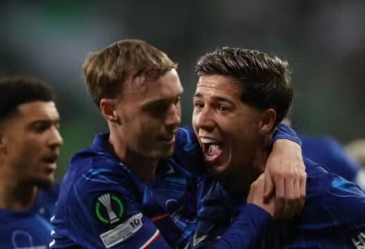 Palmer brilha, Chelsea goleia o Betis e conquista a Conference League
