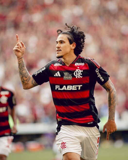 Flamengo vai aumentar salário de Pedro
