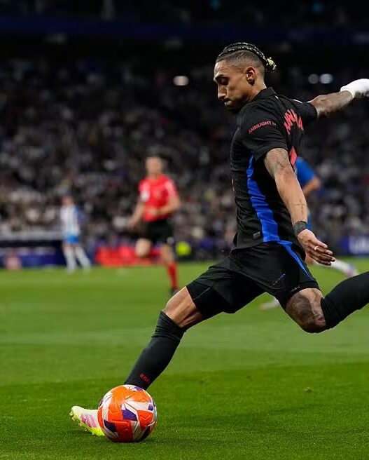 Raphinha enaltece conquista do espanhol e quer mais: "Vamos com tudo na próxima Champions"