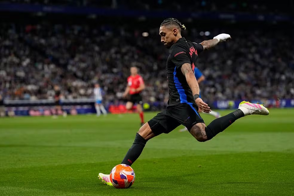 Raphinha enaltece conquista do espanhol e quer mais: "Vamos com tudo na próxima Champions"