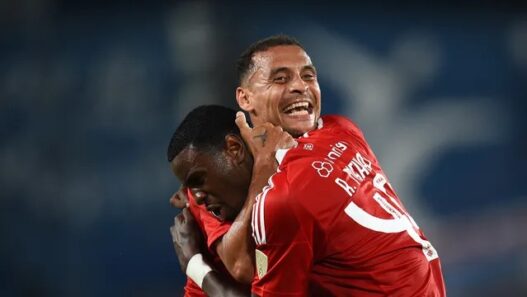 Noite feliz para os brasileiros: Internacional, Corinthians e Palmeiras vencem