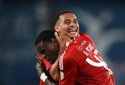 Noite feliz para os brasileiros: Internacional, Corinthians e Palmeiras vencem