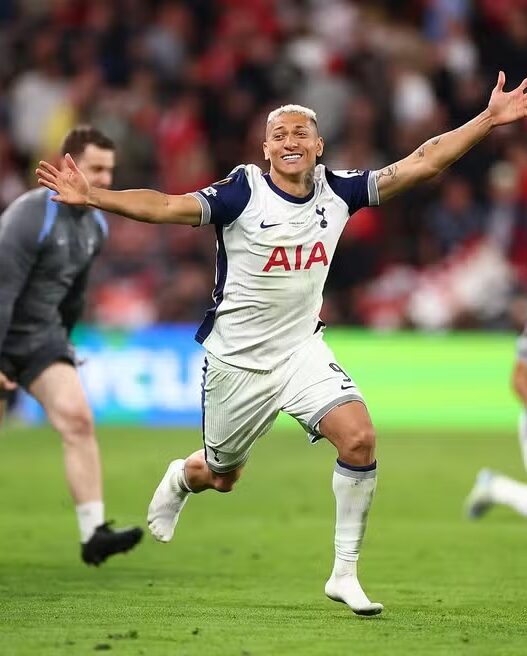 Richarlison conquista primeiro título pelo Tottenham após muitas lesões