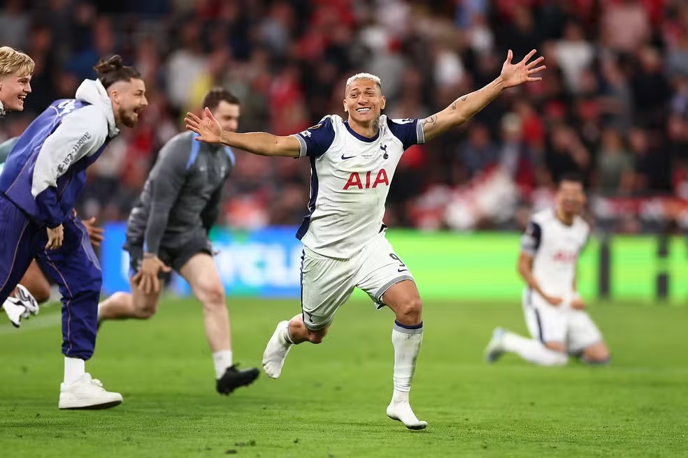 Richarlison conquista primeiro título pelo Tottenham após muitas lesões