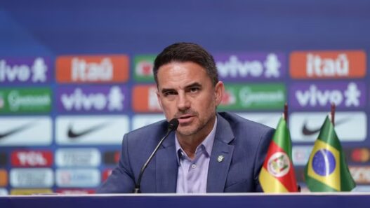 Vasco demite diretor de futebol e sonha com Rodrigo Caetano