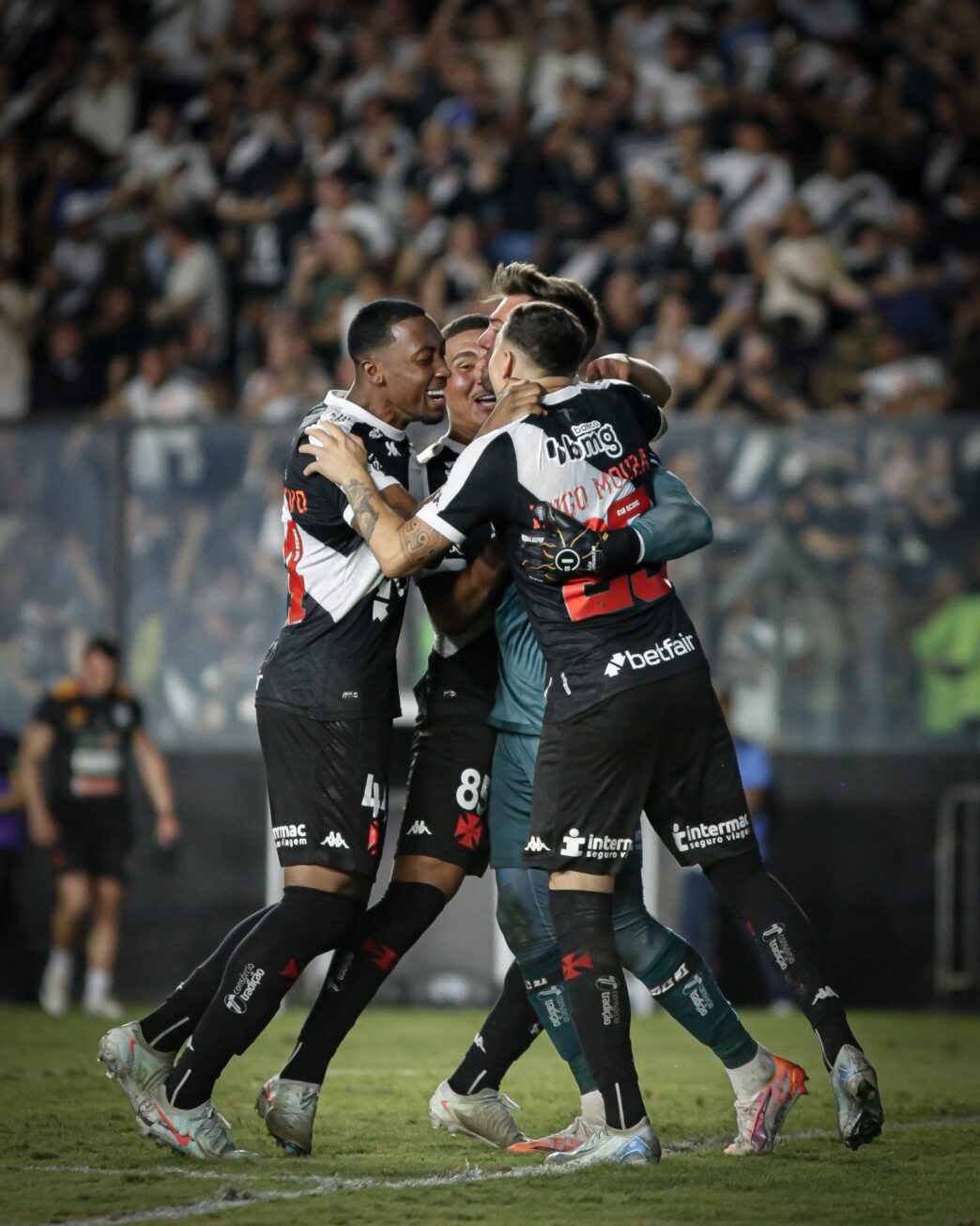 Vasco x Melgar: onde assistir e escalações