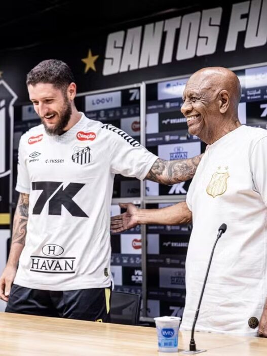 Zé Rafael é apresentado no Santos, fala de lesão, vontade de abandonar a carreira e expectativas
