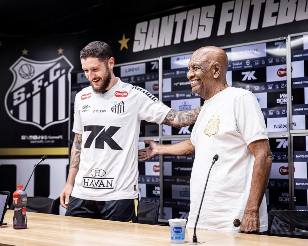 Zé Rafael é apresentado no Santos, fala de lesão, vontade de abandonar a carreira e expectativas