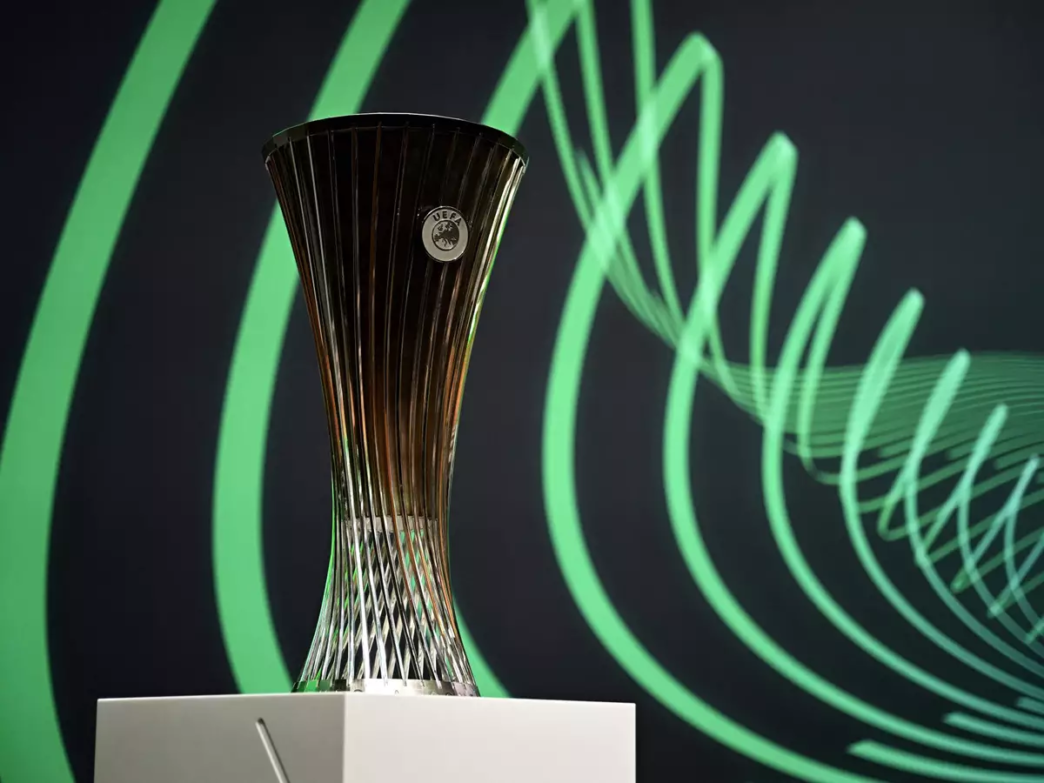 Chelsea e Betis disputam o título da Conference League na Polônia