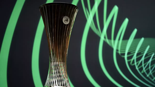 Chelsea e Betis disputam o título da Conference League na Polônia