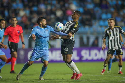 Atlético-MG perde invencibilidade na Sul-Americana ao sofrer virada no Chile