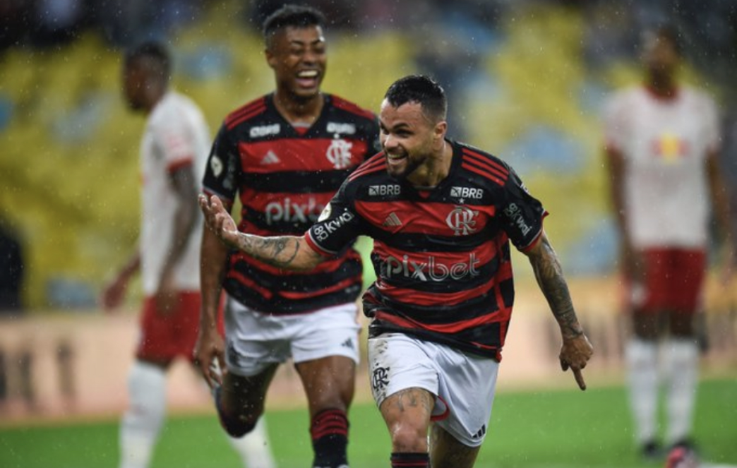 Flamengo prepara reformulação entre os pontas e pode liberar até dois jogadores