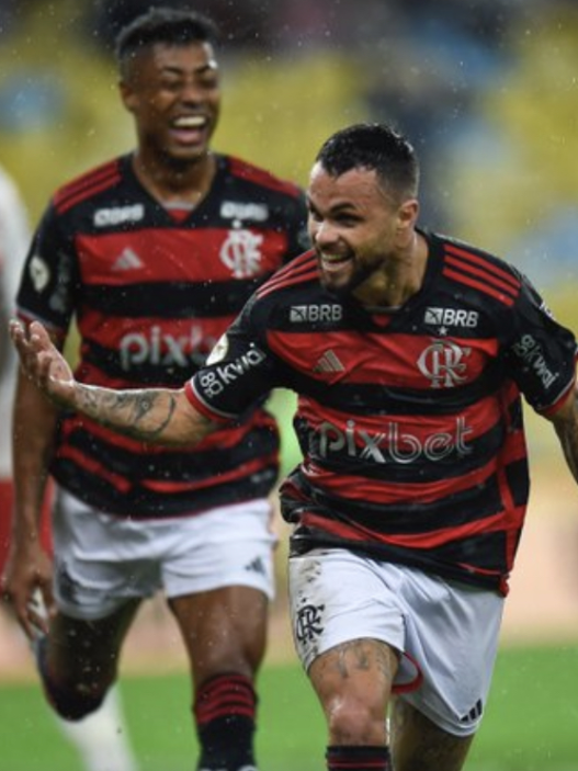 Flamengo prepara reformulação entre os pontas e pode liberar até dois jogadores