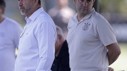 Gaviões da Fiel vai ao CT Joaquim Grava cobrar explicações sobre denúncias na base do Corinthians