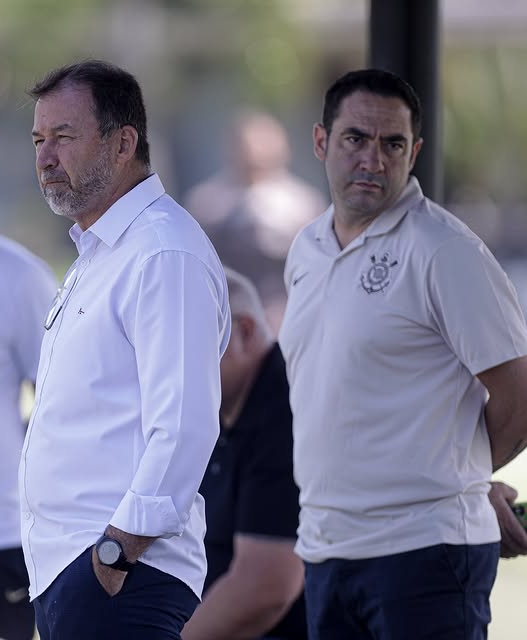 Gaviões da Fiel vai ao CT Joaquim Grava cobrar explicações sobre denúncias na base do Corinthians