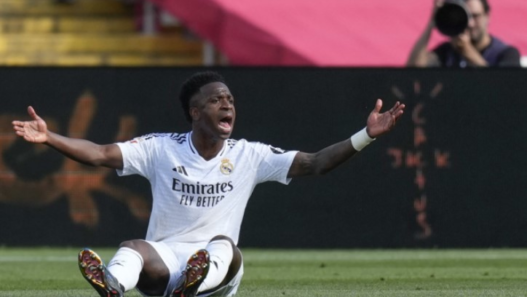 Vini Jr. sofre torção no tornozelo esquerdo e desfalca Real Madrid no restante de La Liga