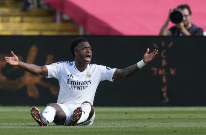 Vini Jr. sofre torção no tornozelo esquerdo e desfalca Real Madrid no restante de La Liga