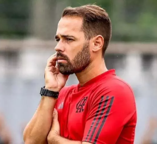 Flamengo demite auxiliar de Filipe Luís