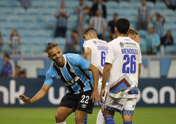 Grêmio empata com o Godoy Cruz na Arena e garante vaga no mata-mata da Sul-Americana