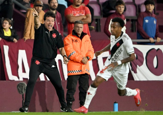 Diniz estreia com derrota e Vasco se complica na Sul-Americana