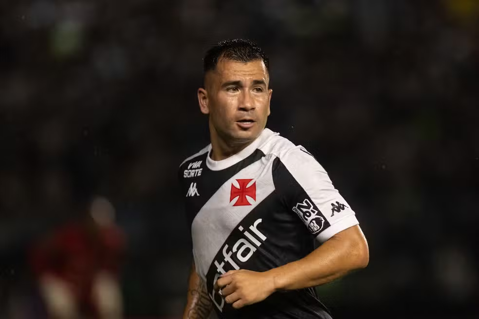 Jean David entra no radar de clubes mexicanos e é pré-convocado pelo Chile, apesar de sequência apagada no Vasco