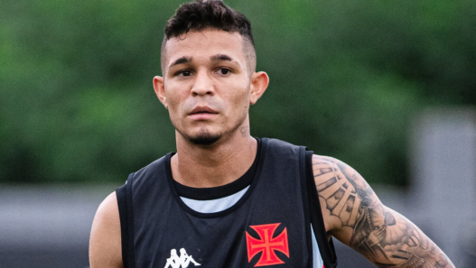 Vasco é punido com transferban pela Fifa por dívida com o Nantes