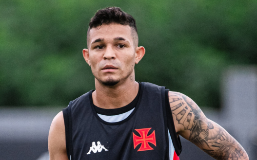 Vasco é punido com transferban pela Fifa por dívida com o Nantes