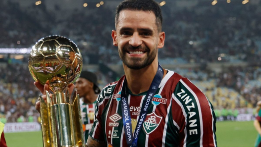 Renato Augusto rescinde contrato e não é mais jogador do Fluminense