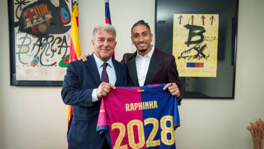 Barcelona renova contrato de Raphinha até 2028: “Espero continuar aqui por muitos anos”