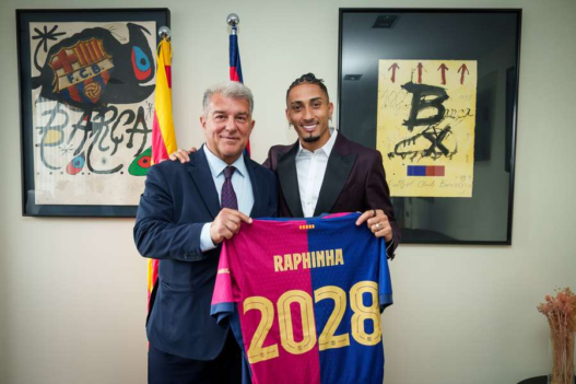 Barcelona renova contrato de Raphinha até 2028: “Espero continuar aqui por muitos anos”