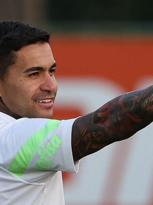 Dudu acerta com o Atlético-MG