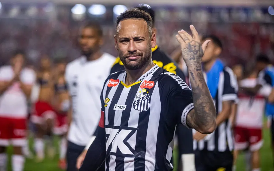 Santos é alvo de críticas de amigo de Neymar em rede social