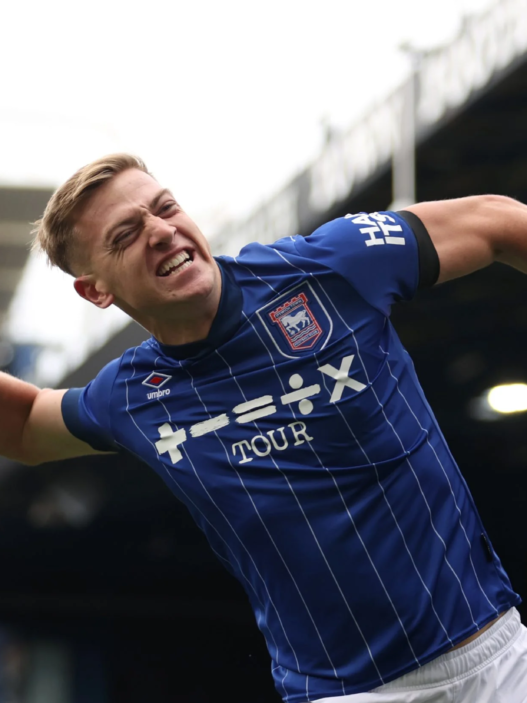 Chelsea encaminha contratação de atacante destaque na Premier League