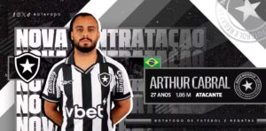 Botafogo anuncia a contratação de Arthur Cabral