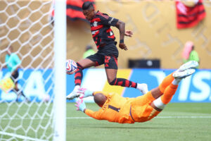 Bruno Henrique muda o jogo, Flamengo bate o Chelsea e lidera seu grupo no Mundial