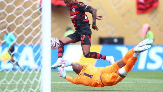 Bruno Henrique muda o jogo, Flamengo bate o Chelsea e lidera seu grupo no Mundial