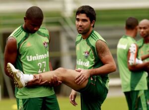Deco relembra diferença das estruturas de Fluminense e Chelsea