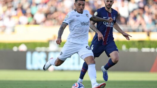Igor Jesus marca, Botafogo faz grande e vence o PSG