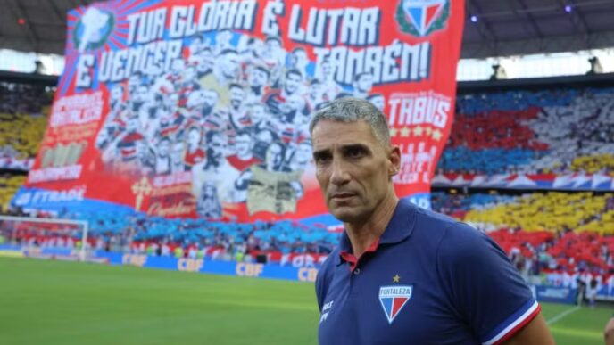 Mercado da bola: sombra de Vojvoda no Internacional e Fluminense negocia atacante