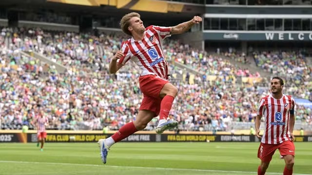 Barrios brilha, Atlético vence e decidirá vaga na última rodada