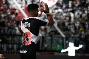Vasco pretende antecipar futuro de Payet no clube