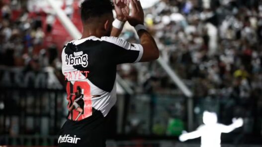 Vasco pretende antecipar futuro de Payet no clube