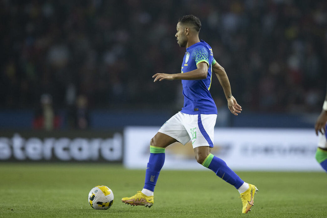 Renan Lodi crítica ausência na Seleção Brasileira