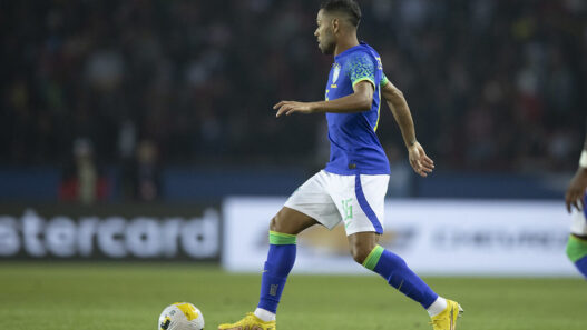 Renan Lodi crítica ausência na Seleção Brasileira