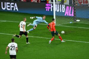 Cristiano Ronaldo evita duelo particular com Yamal, mas elogia craque