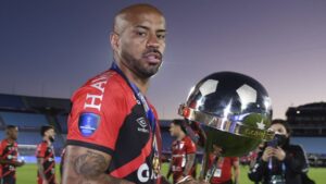 Thiago Heleno revela mágoa ao deixar o Athletico
